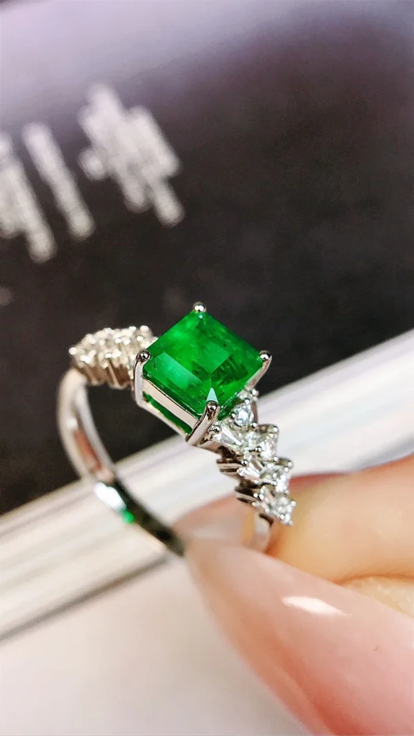 LUOWEND 100% 18K White Gold Rings Luxury Shiny Design Natural Diamond Natural Emerald Ring for Women High Engagement Jewelry